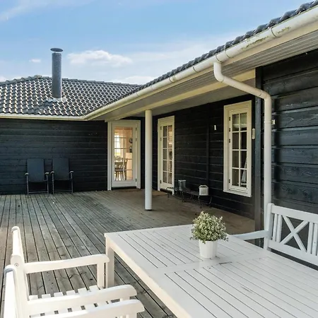 Tatil Evi Bright Summer House With Sea View In Vejlbyfed *