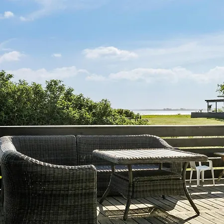 Tatil Evi Bright Summer House With Sea View In Vejlbyfed *