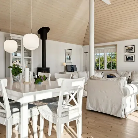 Bright Summer House With Sea View In Vejlbyfed Tatil Evi Middelfart